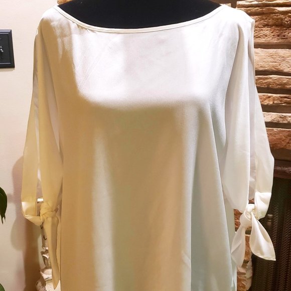 New York & Company Tops - NWT Top with Cutout Sleeves